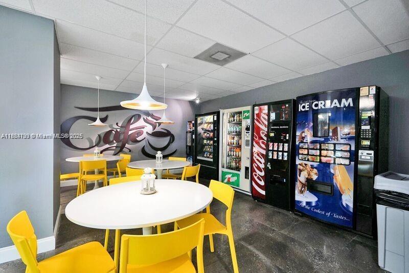 200 LESLIE CONDO - Residential