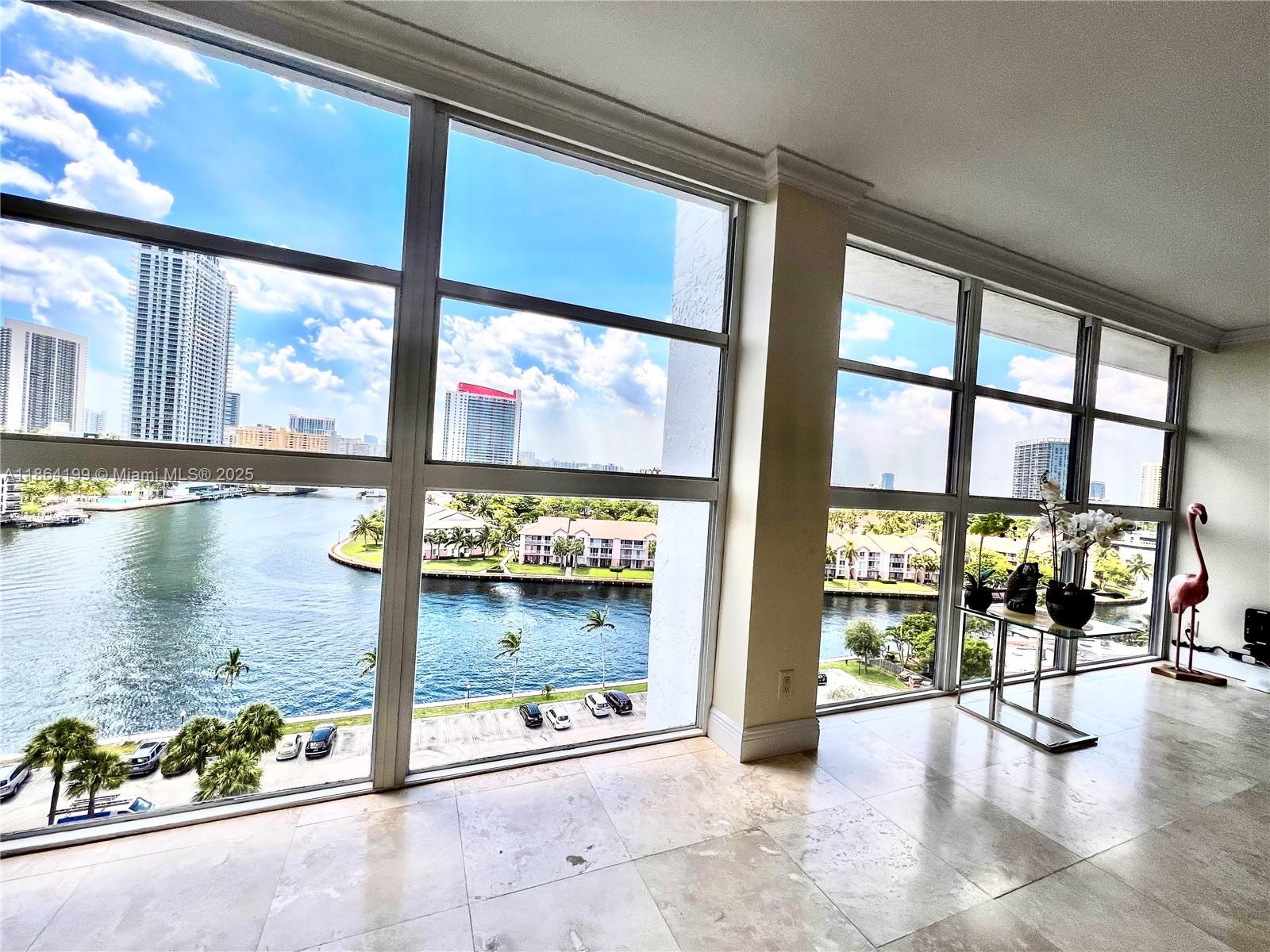 200 LESLIE CONDO - Residential