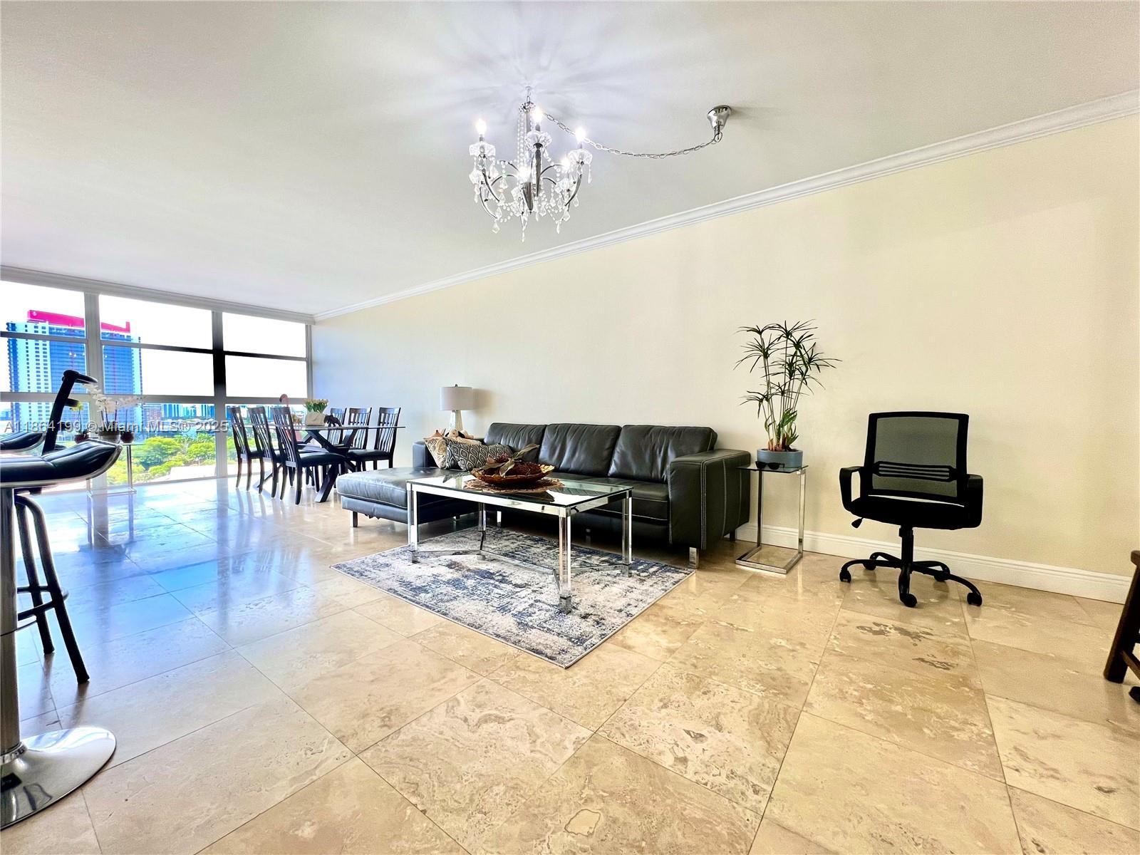 200 Leslie Dr 1122