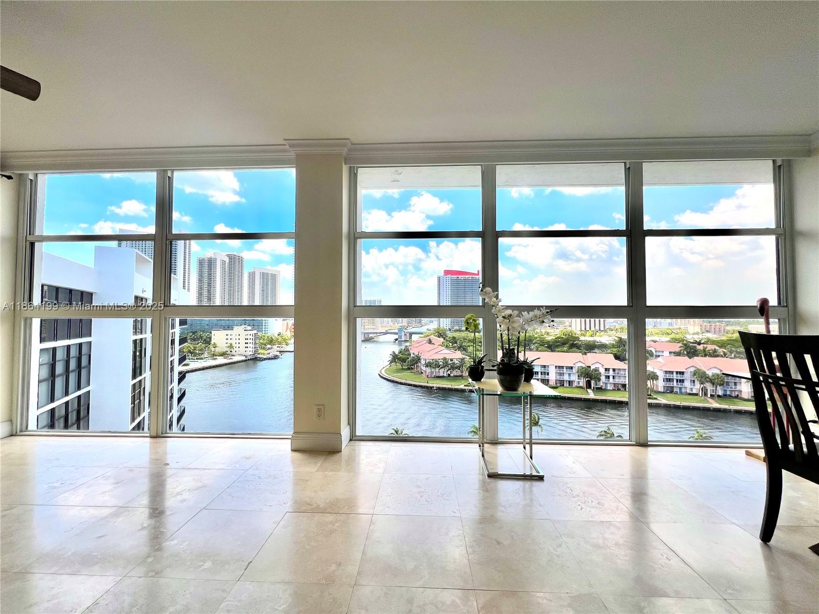 200 Leslie Dr 1122