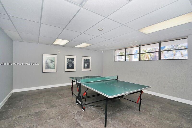 200 LESLIE CONDO - Residential