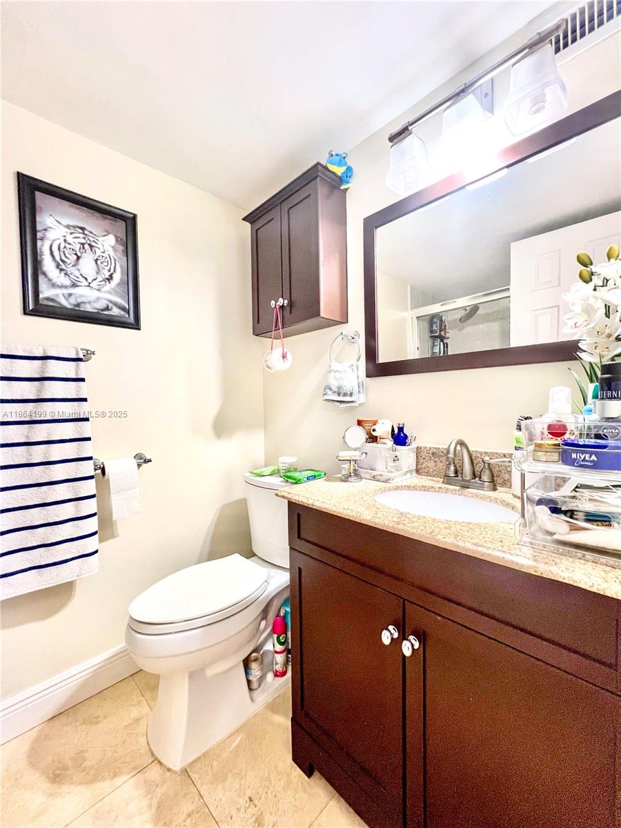 200 LESLIE CONDO - Residential