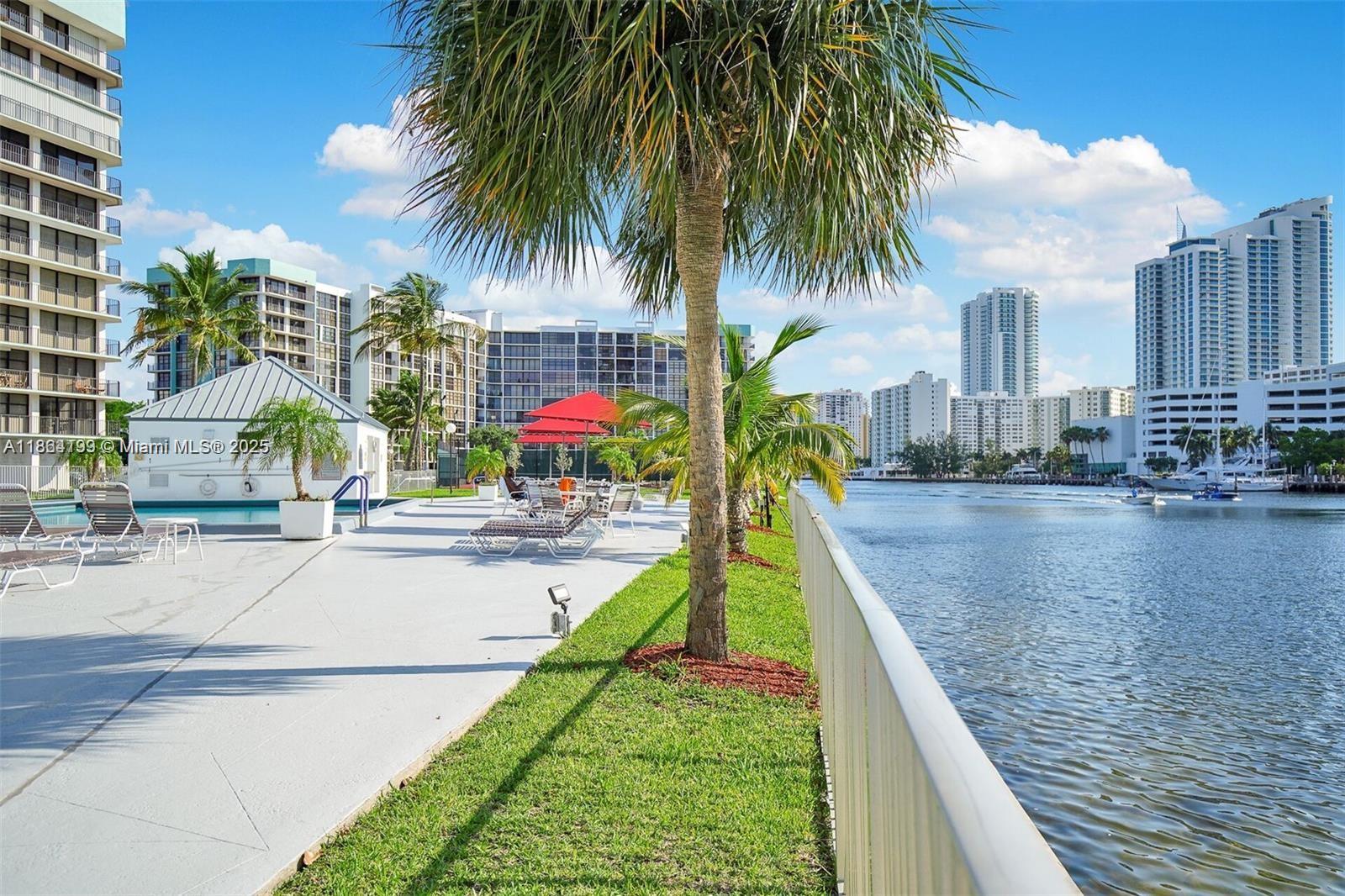 200 LESLIE CONDO - Residential