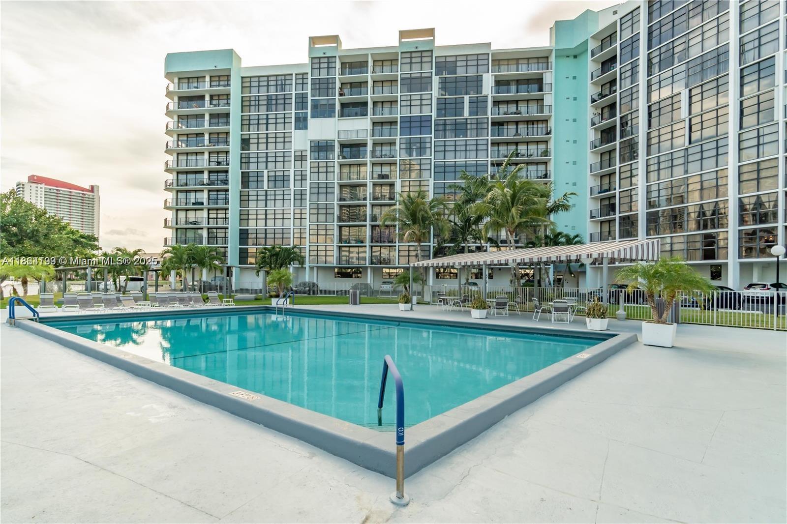 200 LESLIE CONDO - Residential