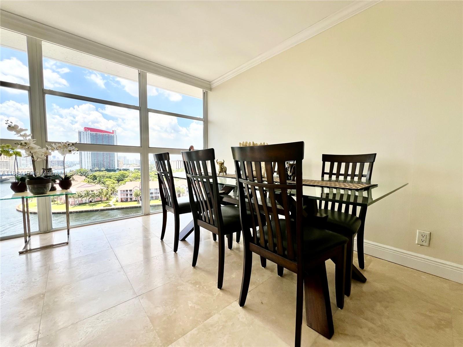 200 Leslie Dr 1122