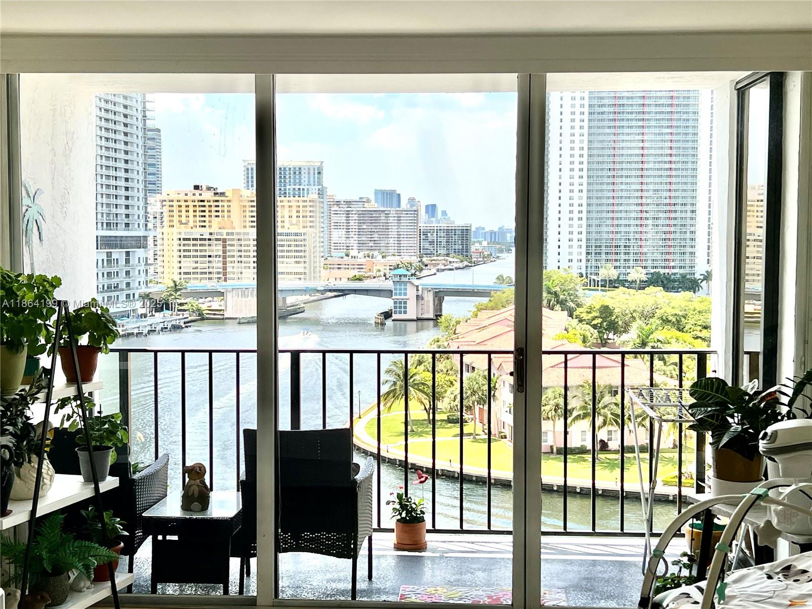 200 LESLIE CONDO - Residential