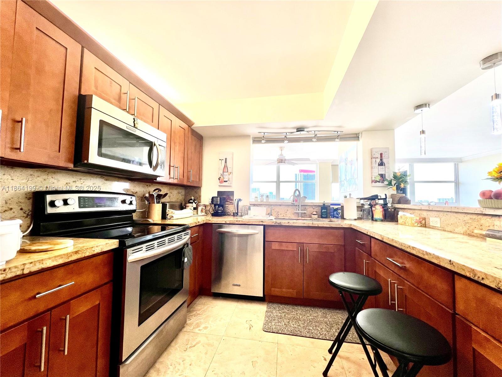 200 LESLIE CONDO - Residential