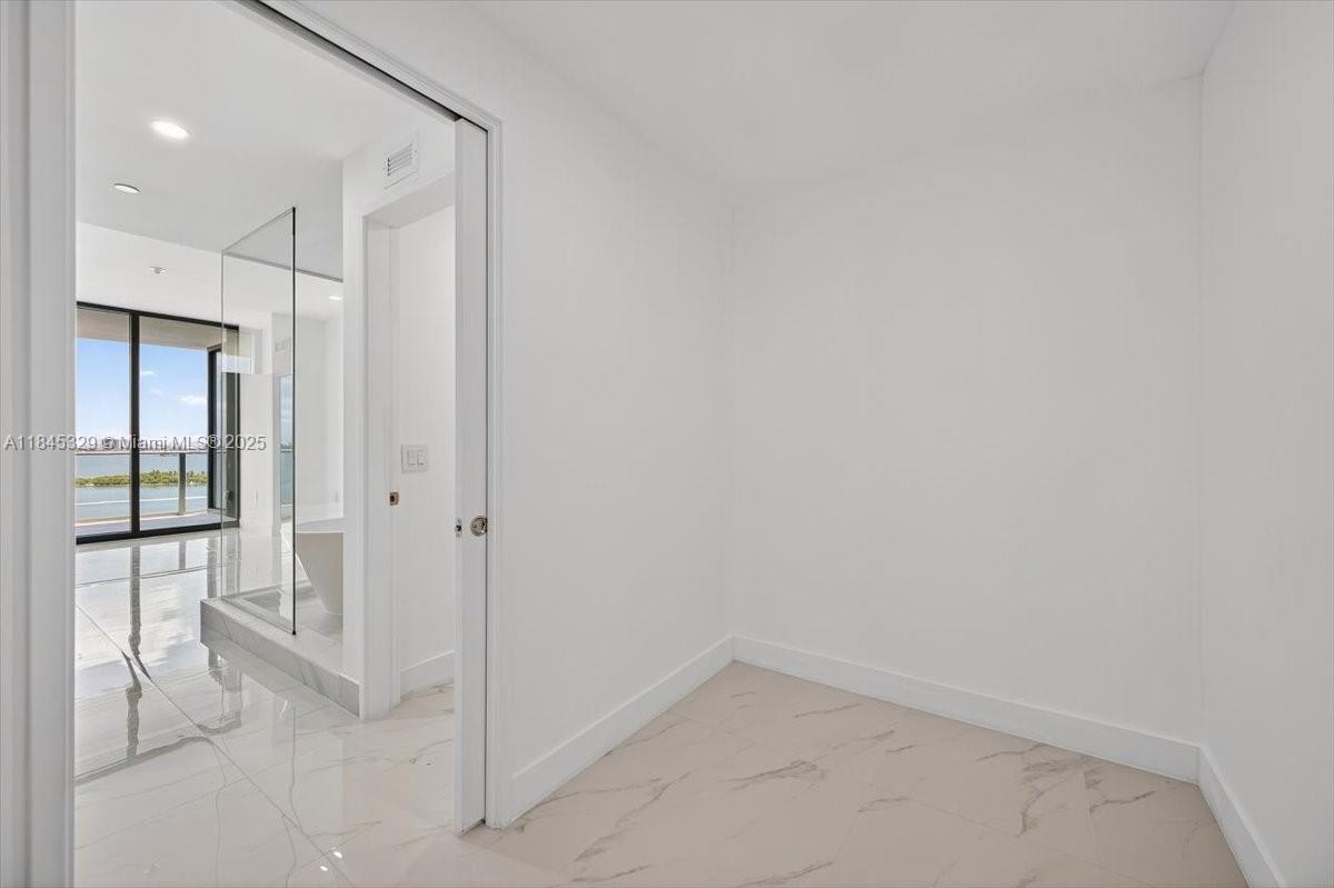 ARIA RESERVE - Residential