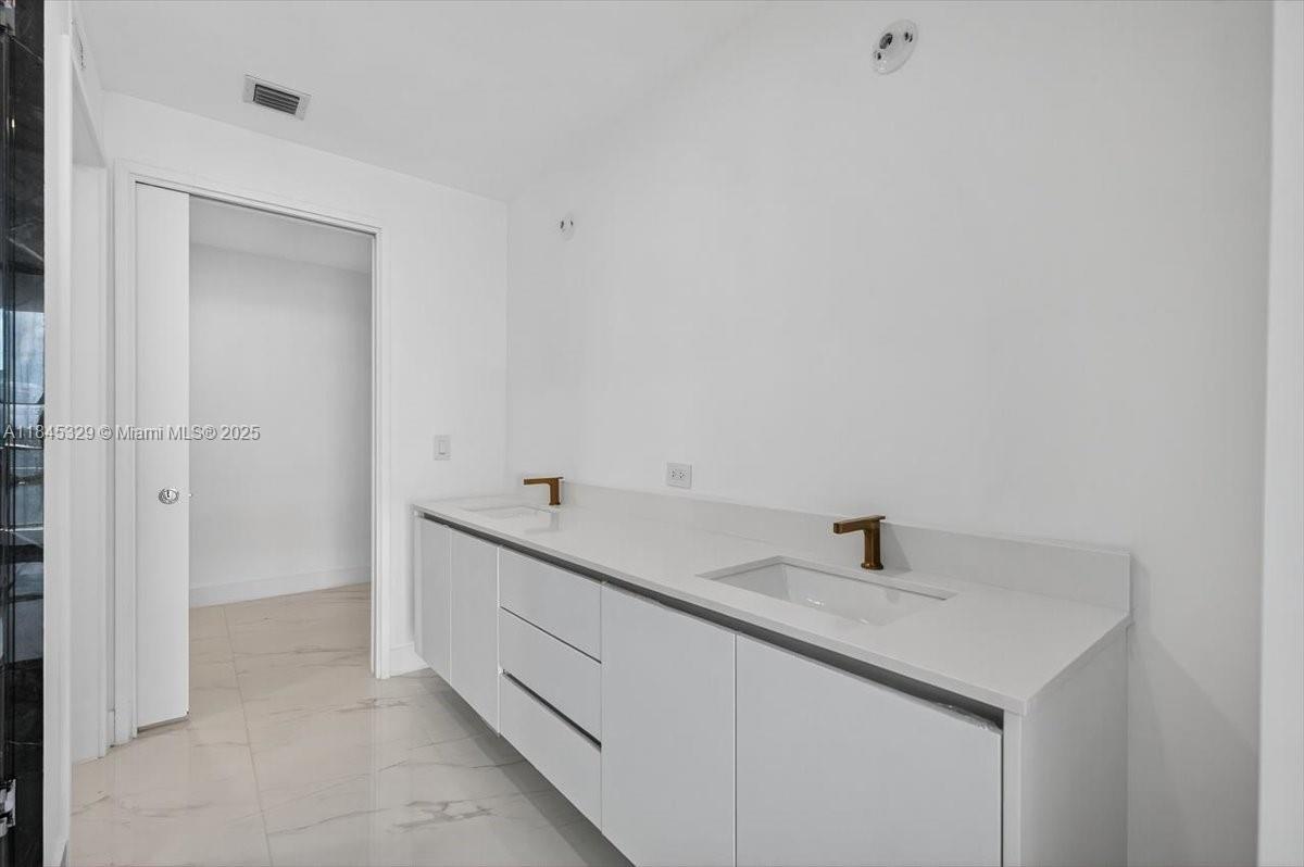 ARIA RESERVE - Residential