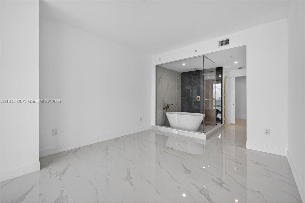 ARIA RESERVE - Residential