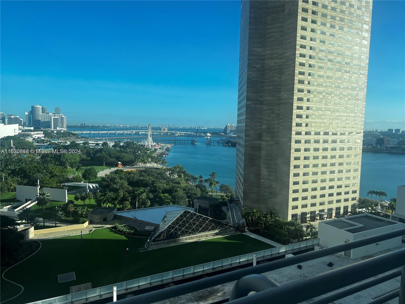325 S Biscayne Blvd 1818