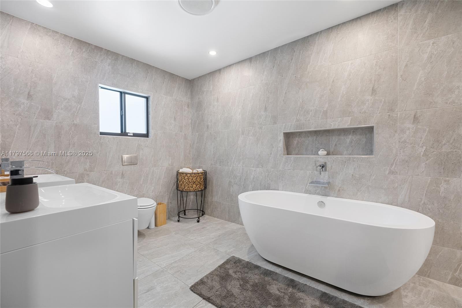 HIGHLAND OAK GARDENS SEC - Residential Lease