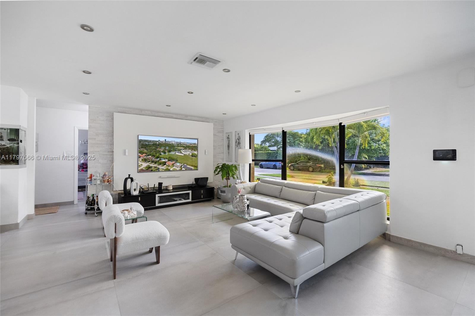 HIGHLAND OAK GARDENS SEC - Residential Lease