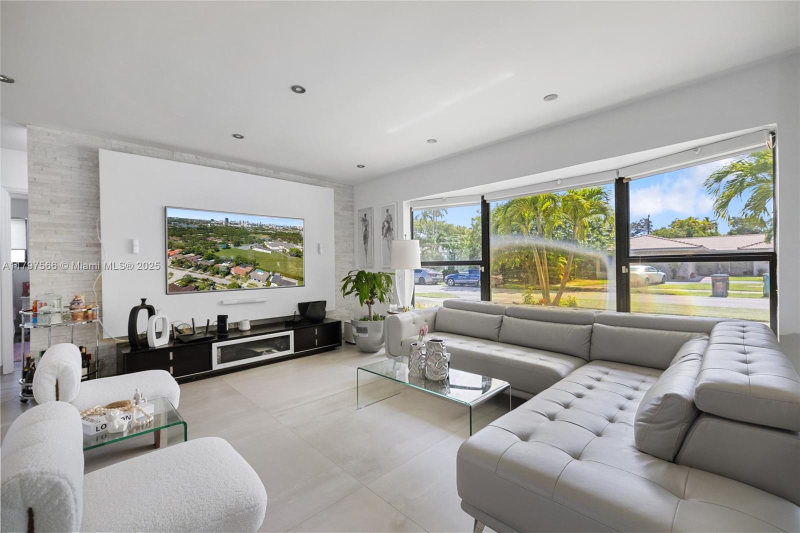 HIGHLAND OAK GARDENS SEC - Residential Lease