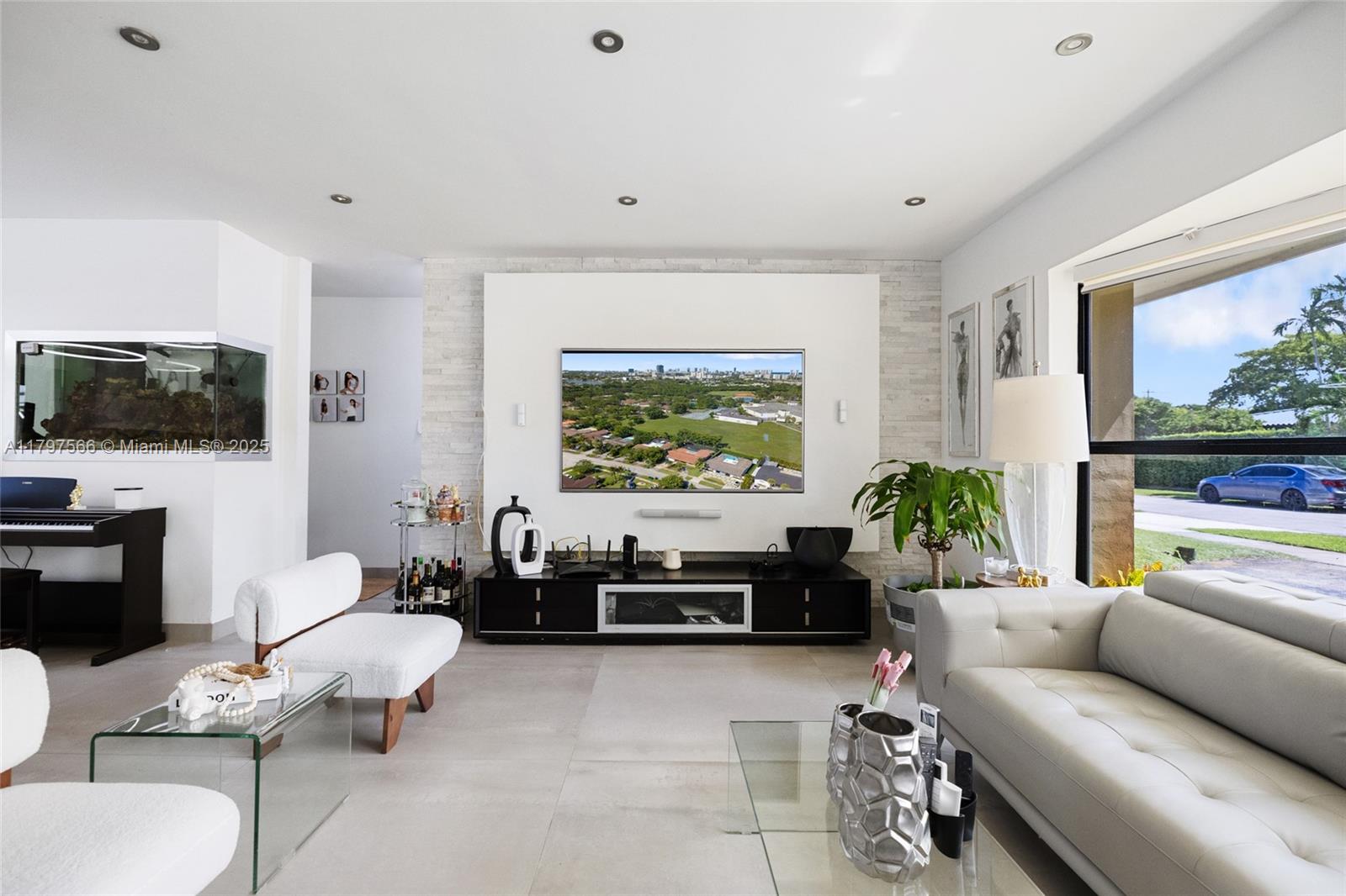 HIGHLAND OAK GARDENS SEC - Residential Lease