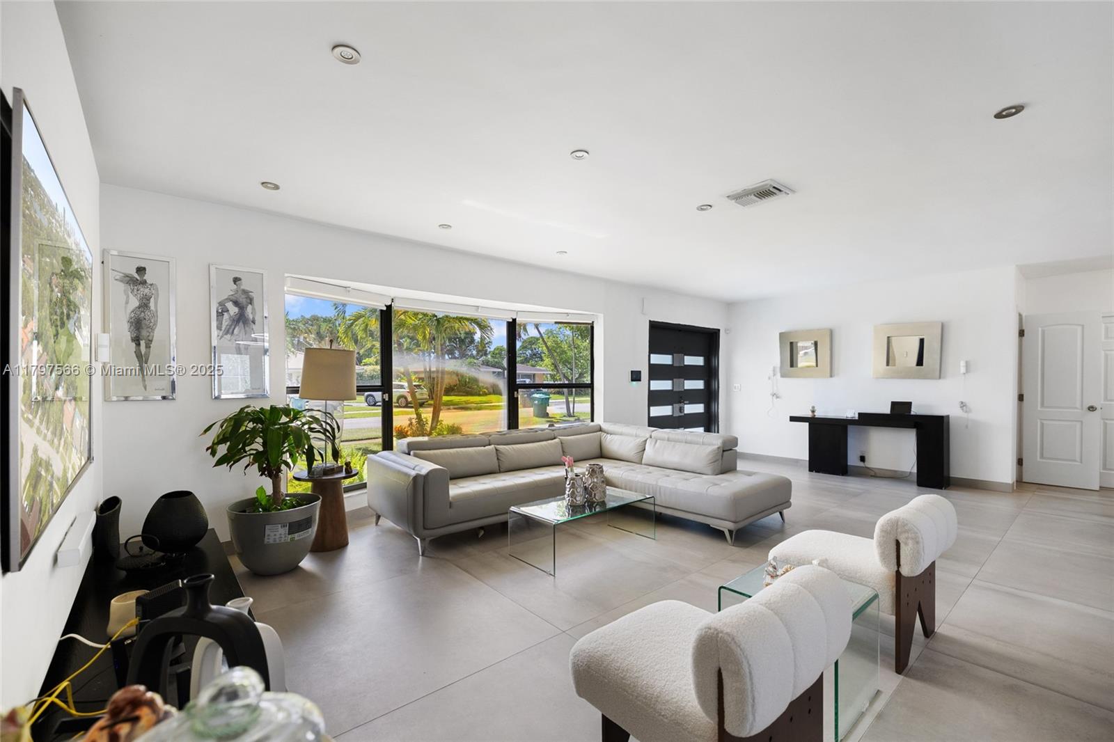 HIGHLAND OAK GARDENS SEC - Residential Lease