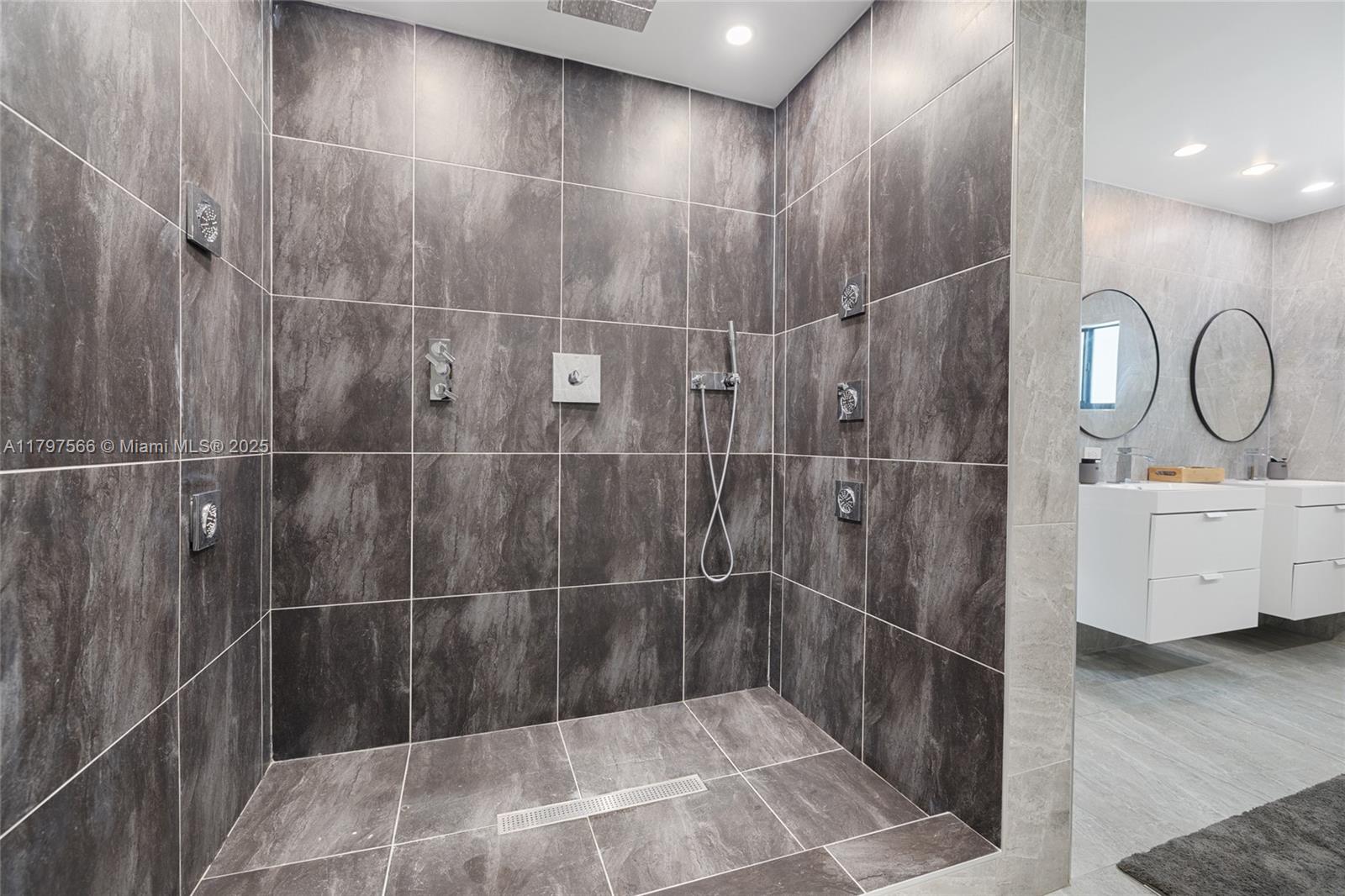 HIGHLAND OAK GARDENS SEC - Residential Lease