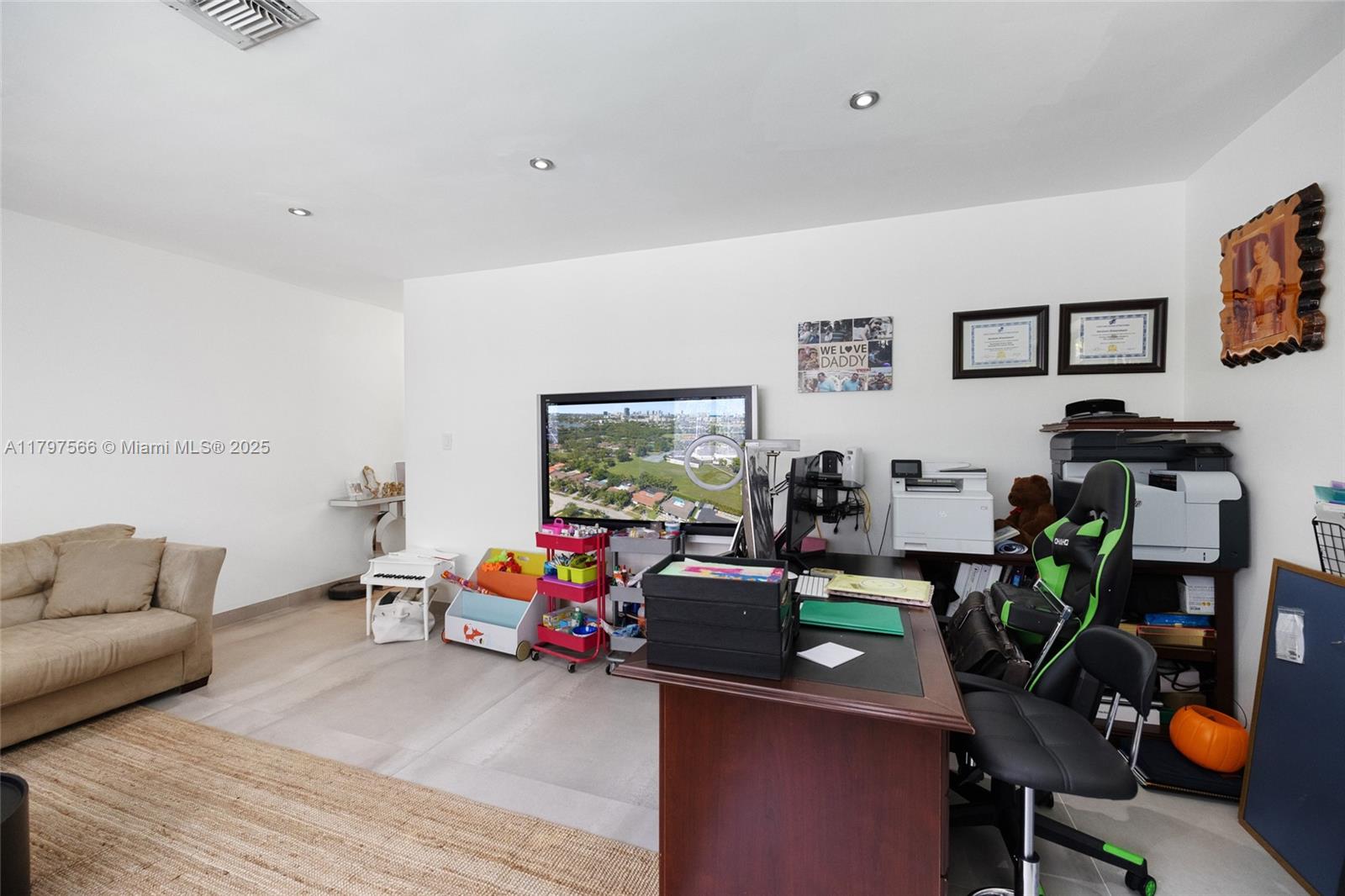 HIGHLAND OAK GARDENS SEC - Residential Lease