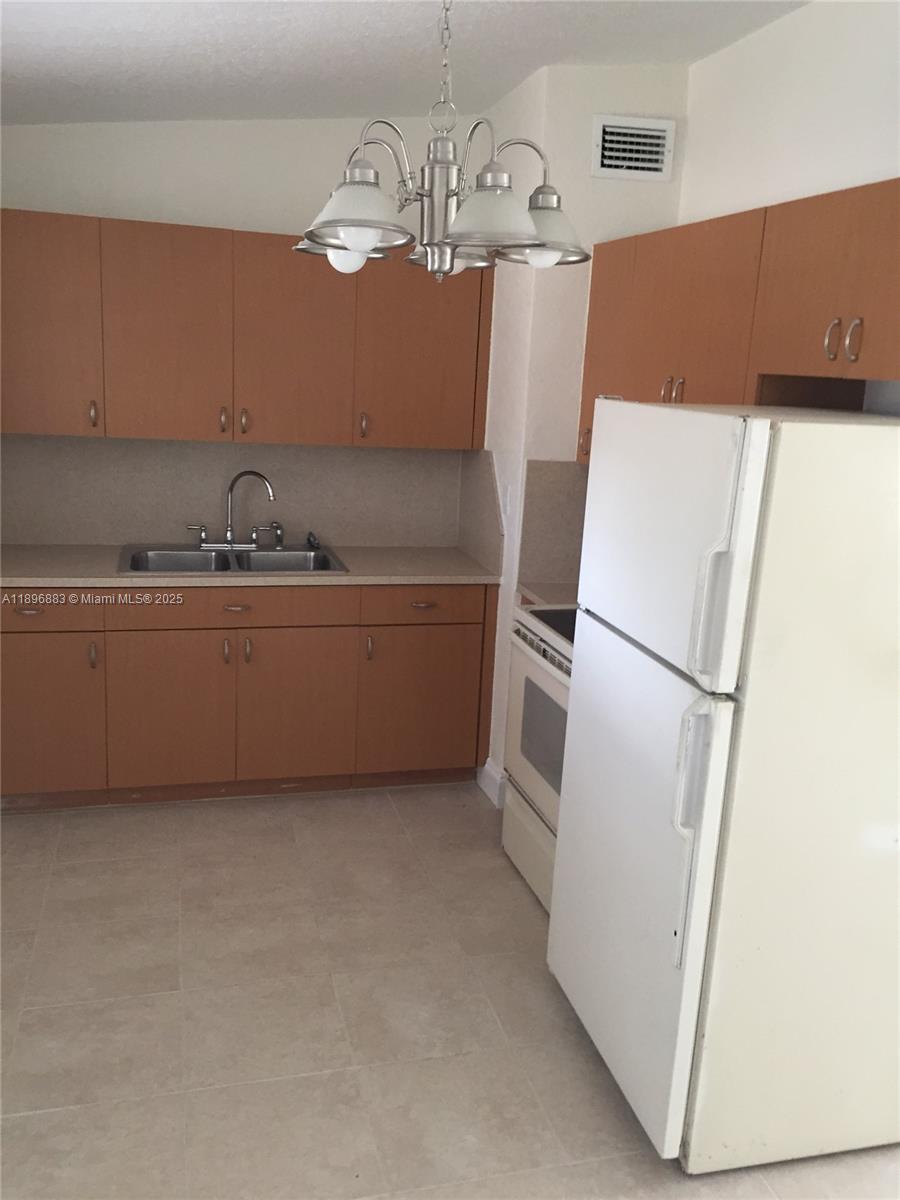 LAKE FOREST SEC 2 - Residential Lease