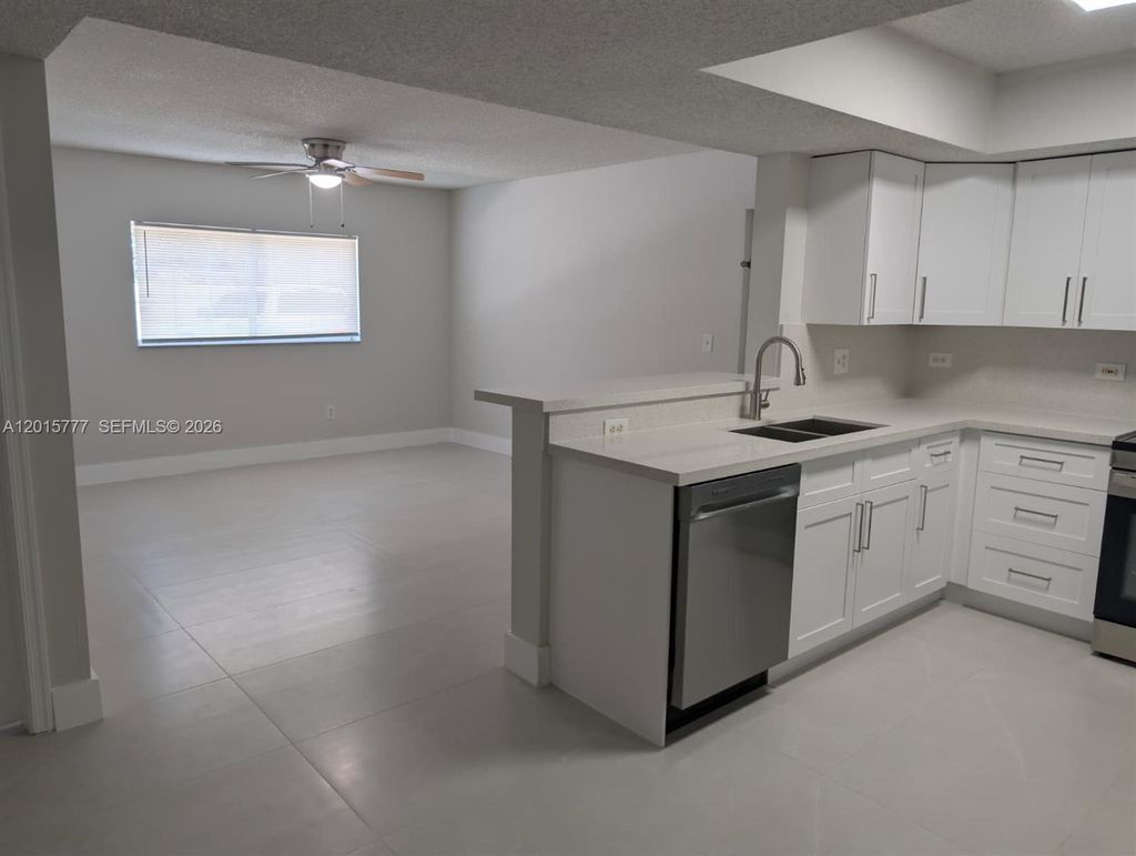 Photo of 3680 N 56th Ave #805, Hollywood, FL 33021 (MLS # A12015777)