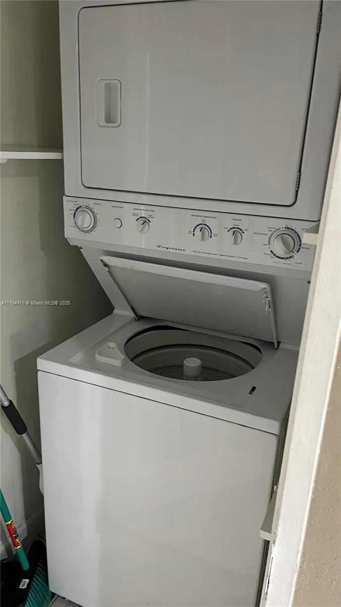 Miami Beach, Florida 33139, United States, 1 Bedroom Bedrooms, ,1 BathroomBathrooms,Residential,Pending,109439