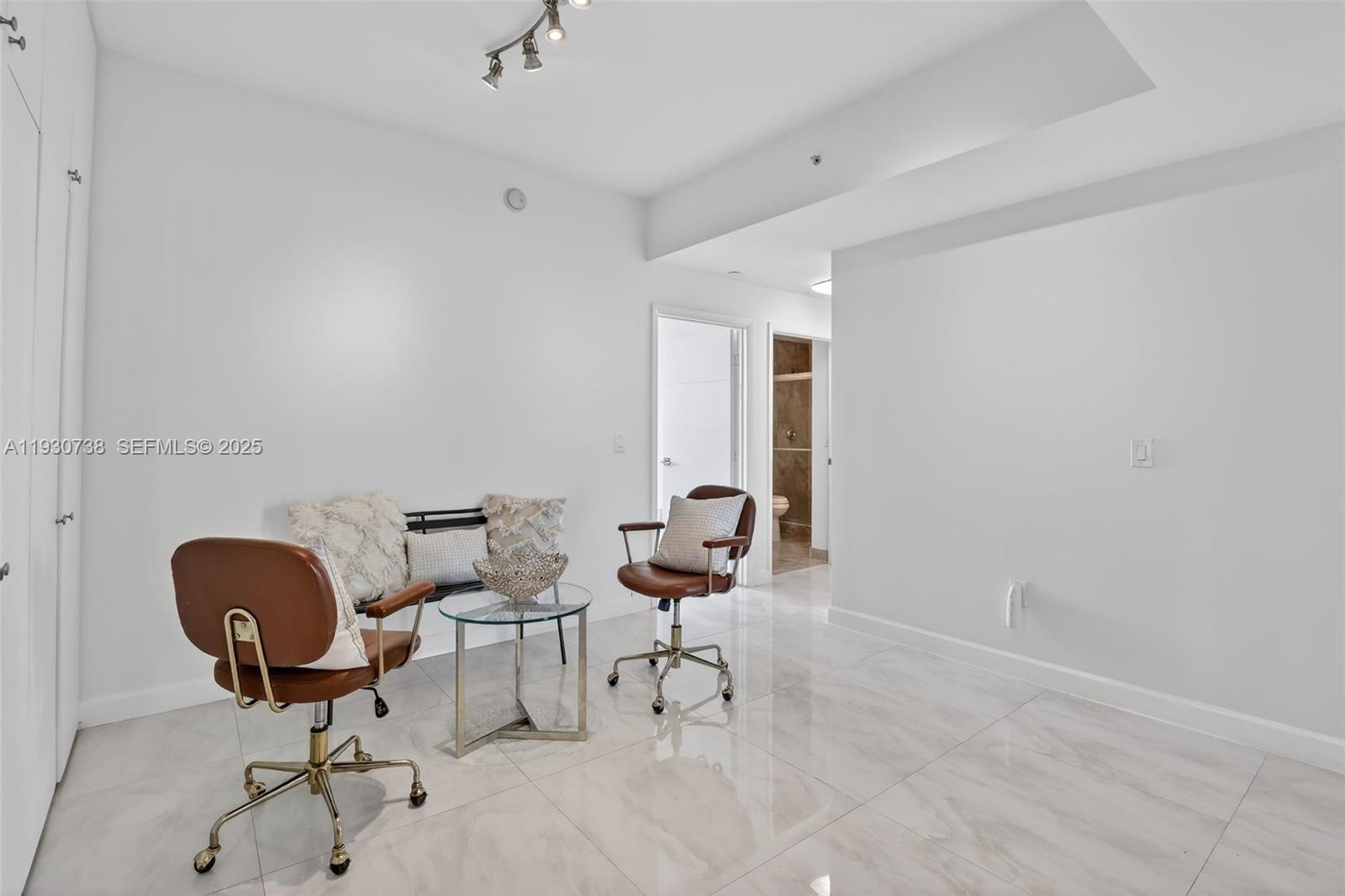 AVENTURA MARINA CONDO NUM - Residential