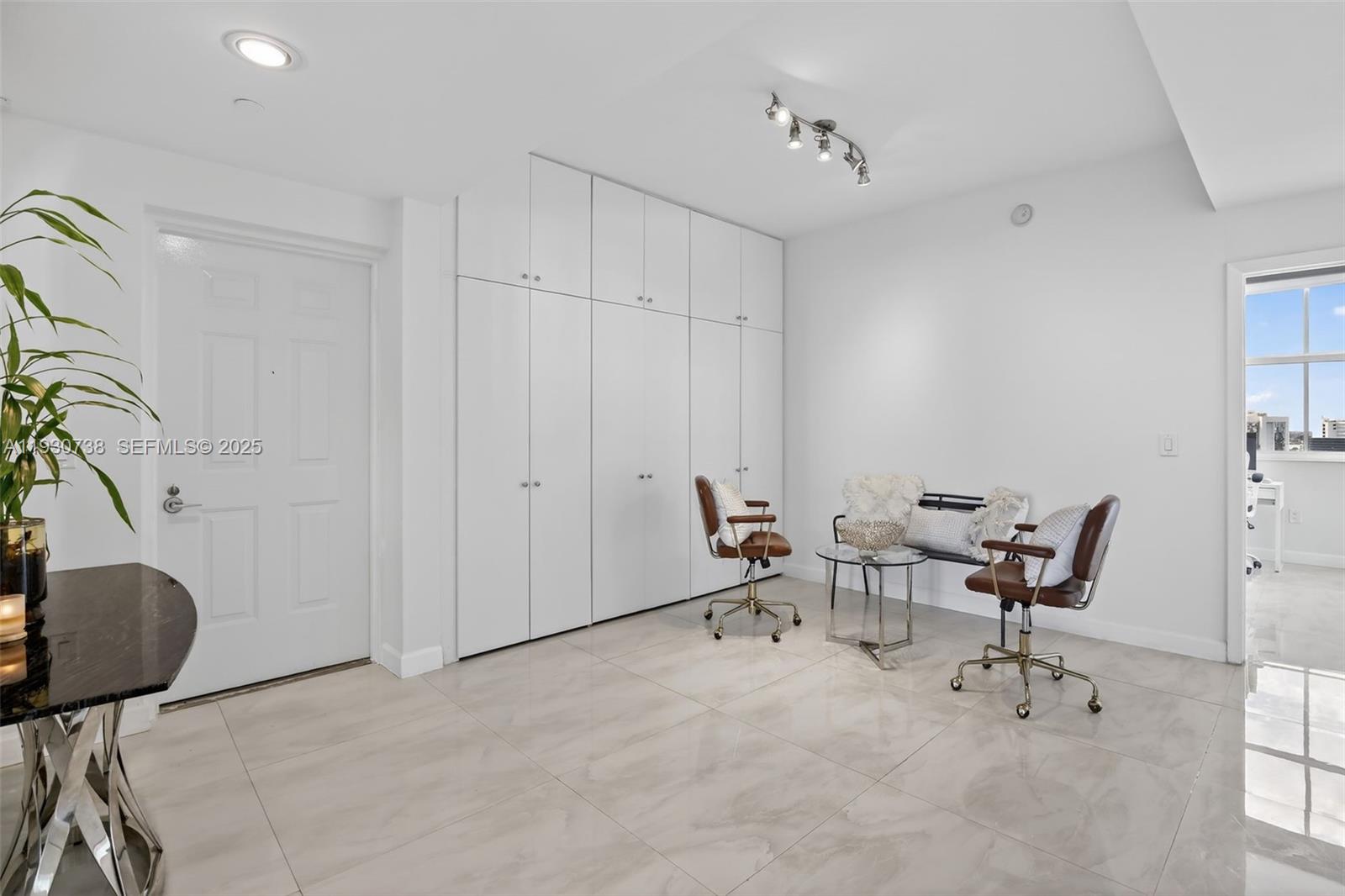 AVENTURA MARINA CONDO NUM - Residential