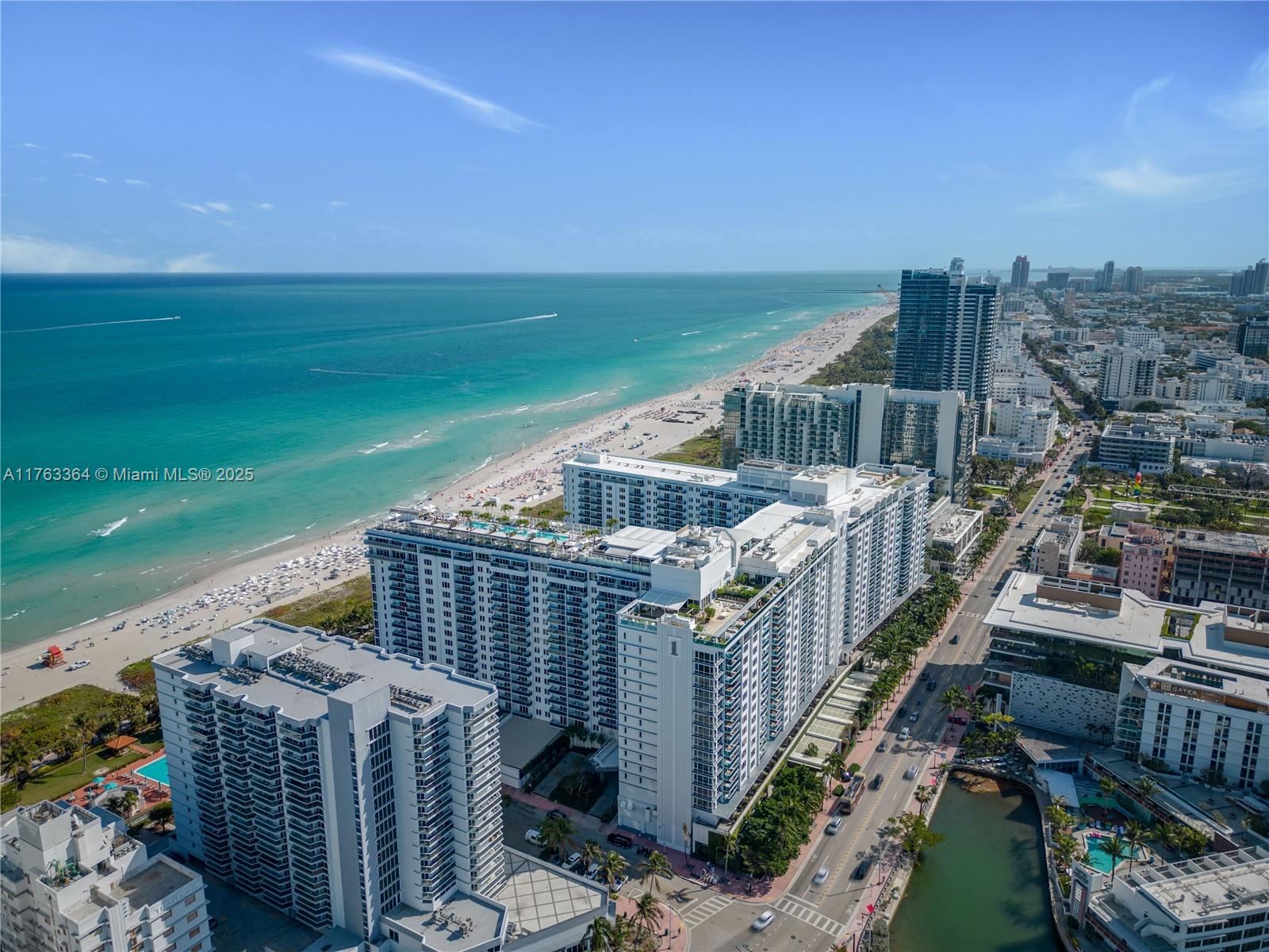 2301 Collins Ave PH22