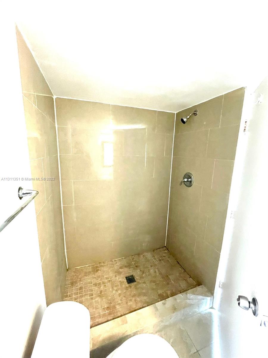 Lakeshore @ University - Residential Lease