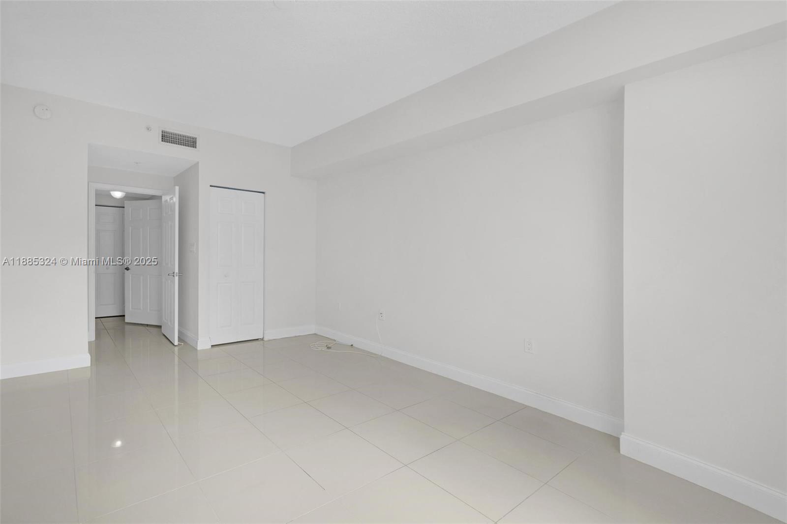 HOLLYWOOD STATION RES CON - Residential Lease