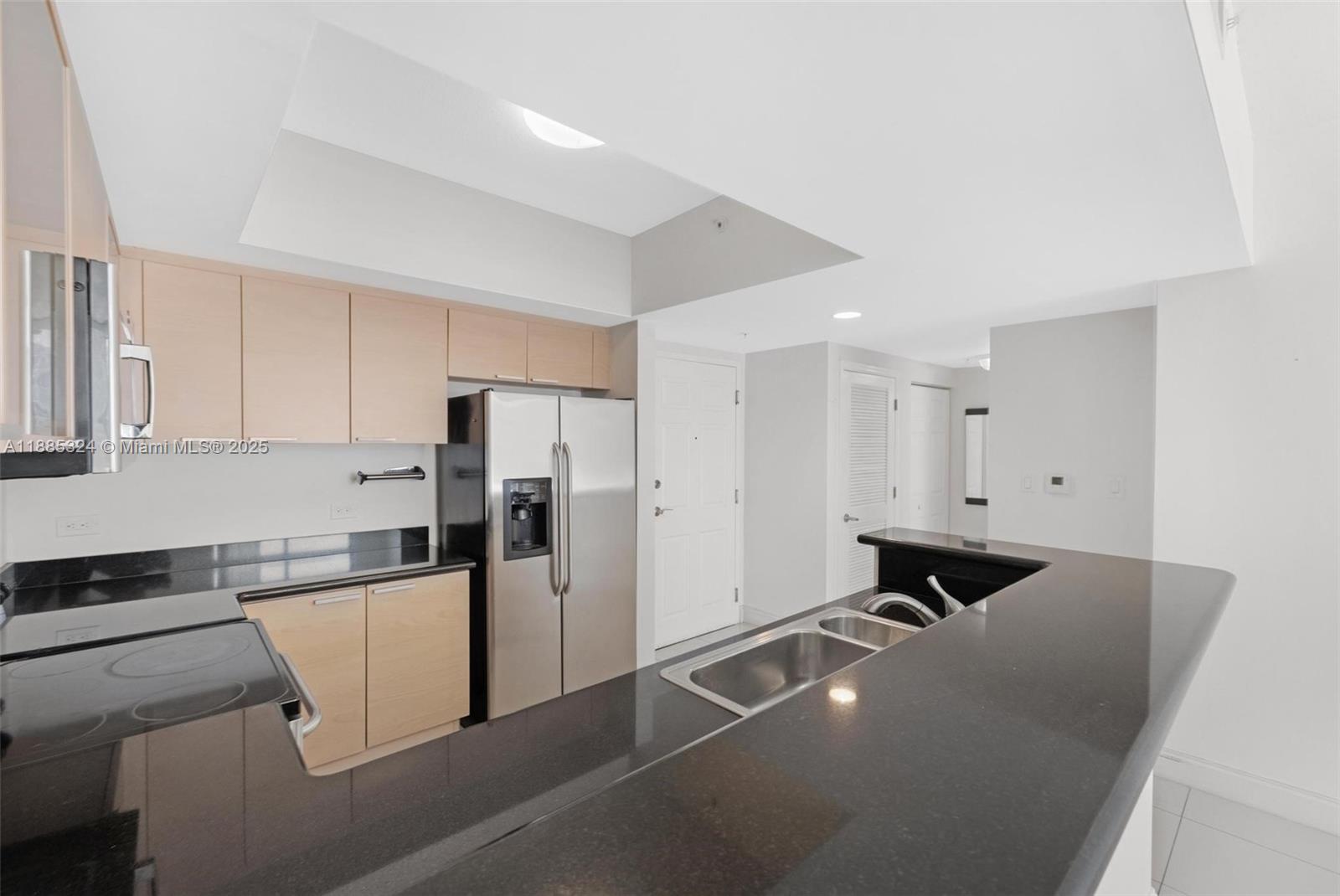 HOLLYWOOD STATION RES CON - Residential Lease