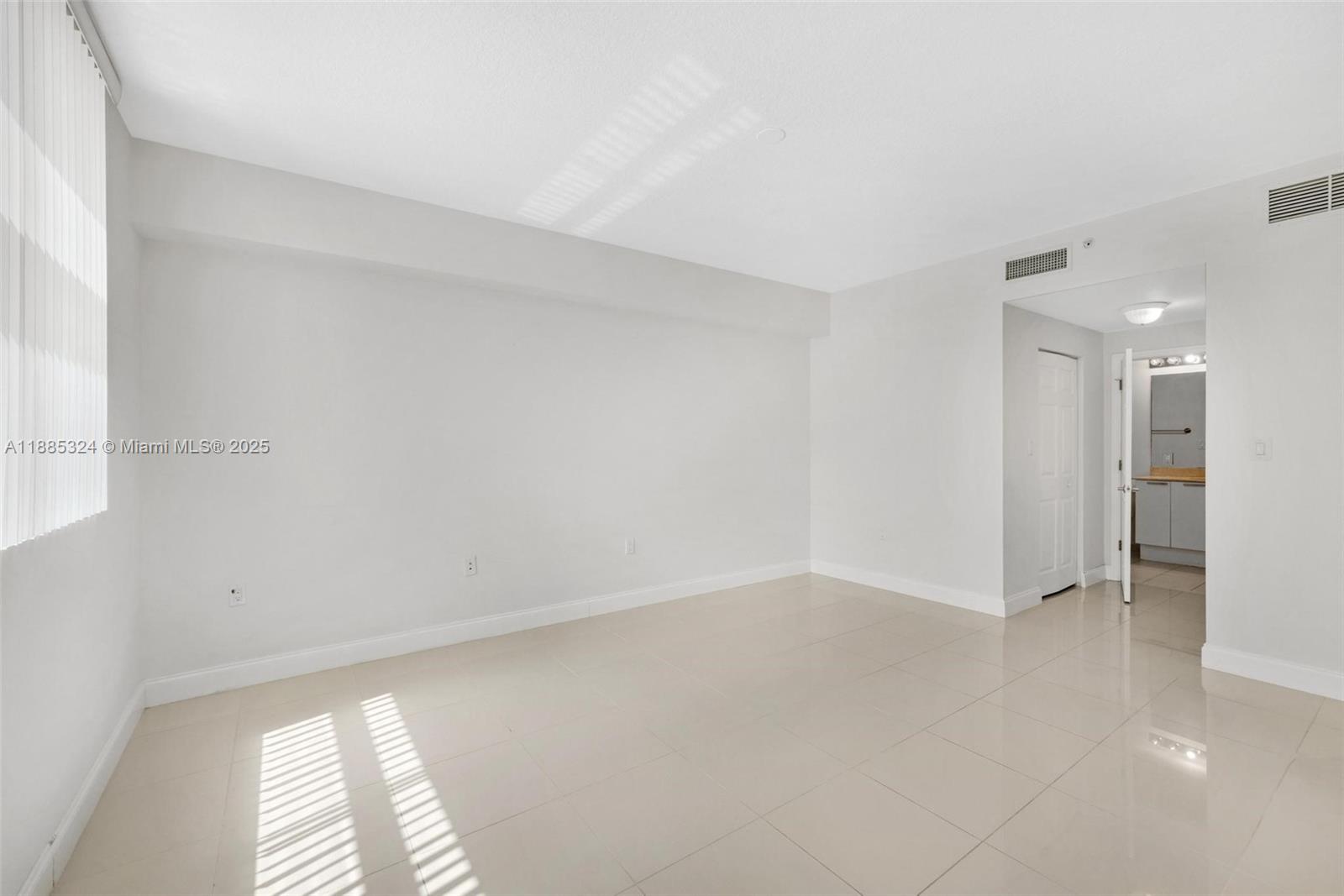 HOLLYWOOD STATION RES CON - Residential Lease