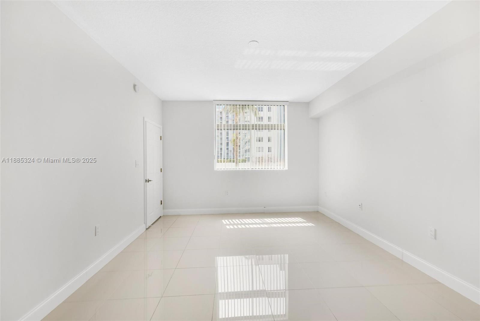 HOLLYWOOD STATION RES CON - Residential Lease