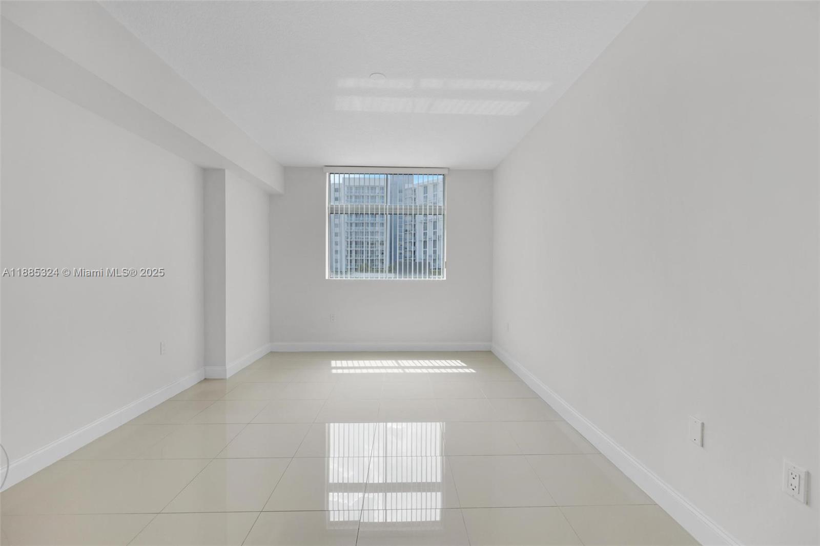 HOLLYWOOD STATION RES CON - Residential Lease