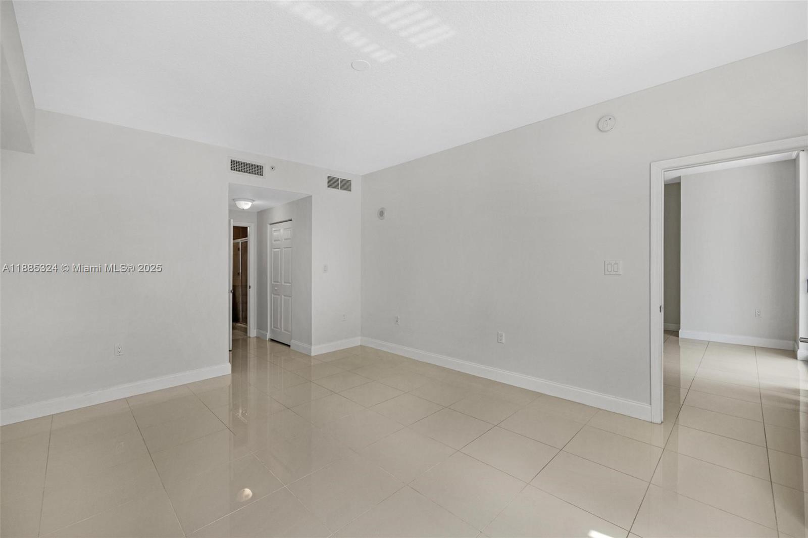 HOLLYWOOD STATION RES CON - Residential Lease