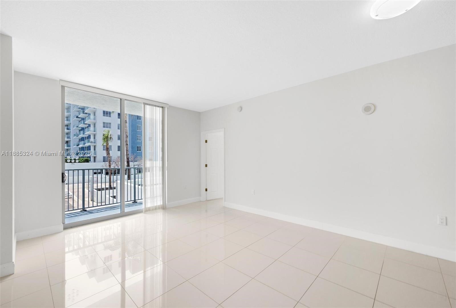 HOLLYWOOD STATION RES CON - Residential Lease