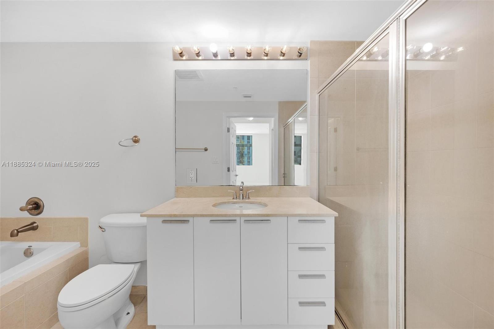 HOLLYWOOD STATION RES CON - Residential Lease