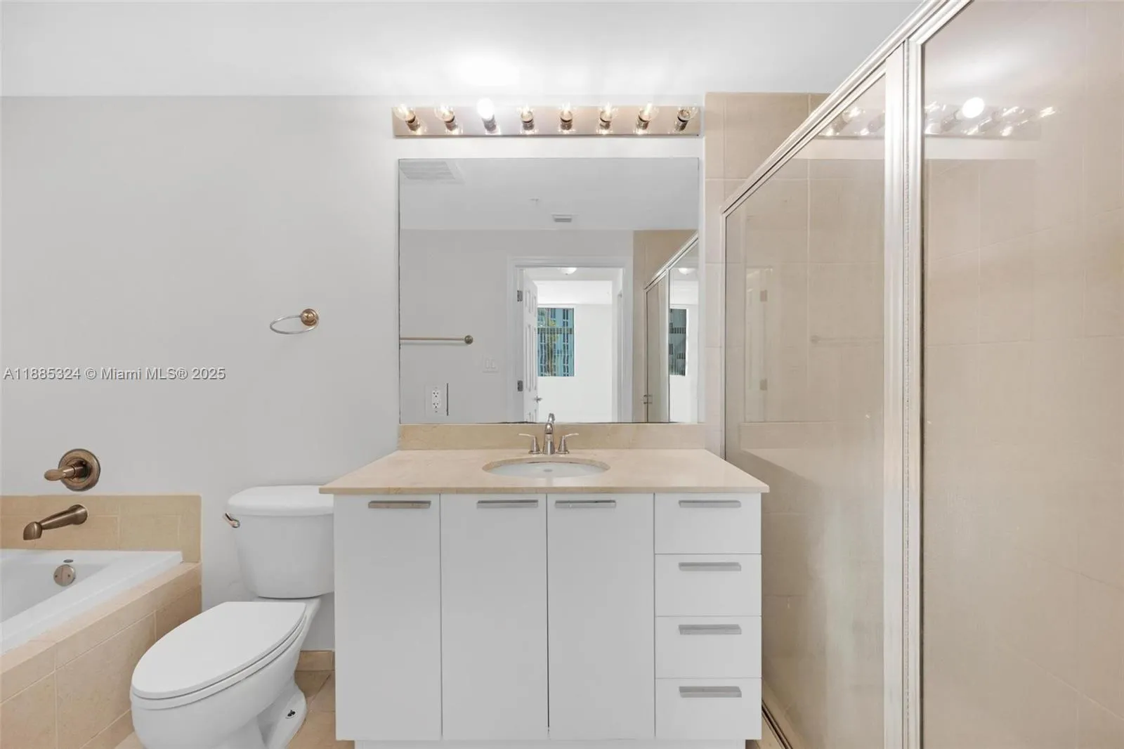 Hollywood, Florida 33020, United States, 2 Bedrooms Bedrooms, ,2 BathroomsBathrooms,Residential,Active,218881