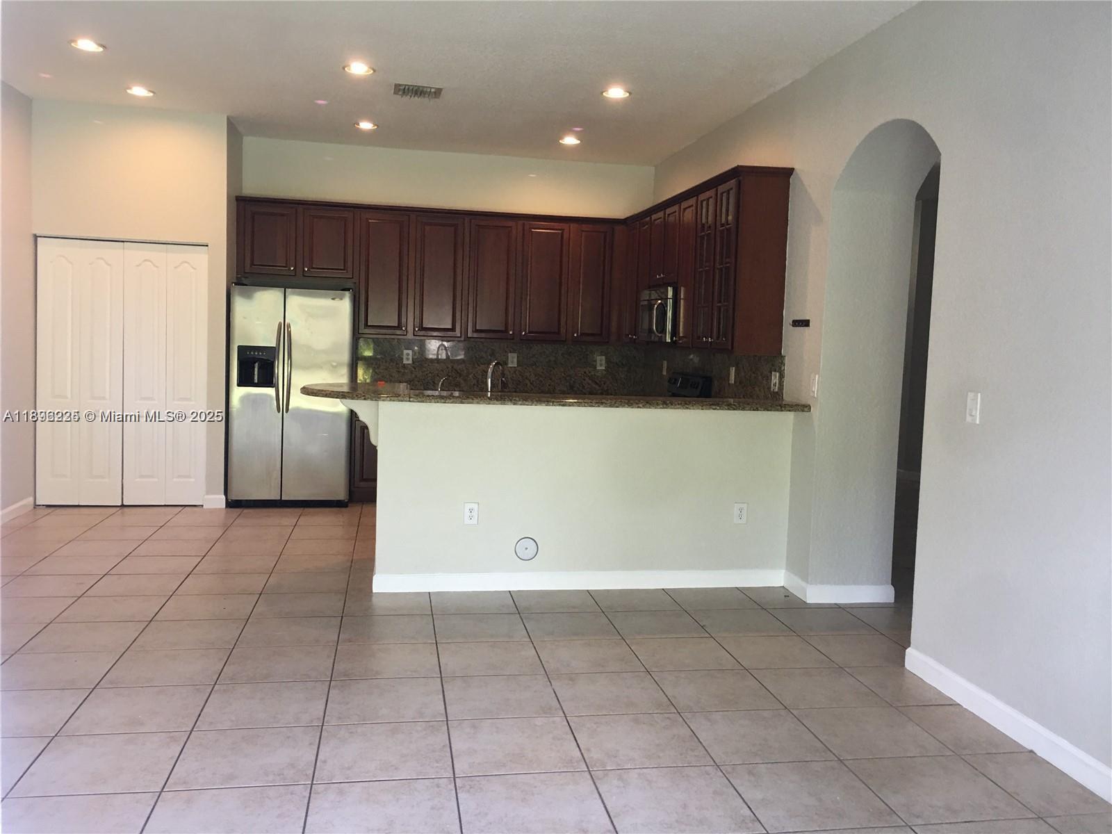 LAROC ESTATES - Residential