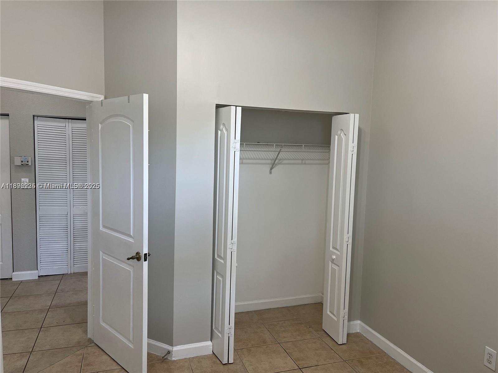 LAROC ESTATES - Residential