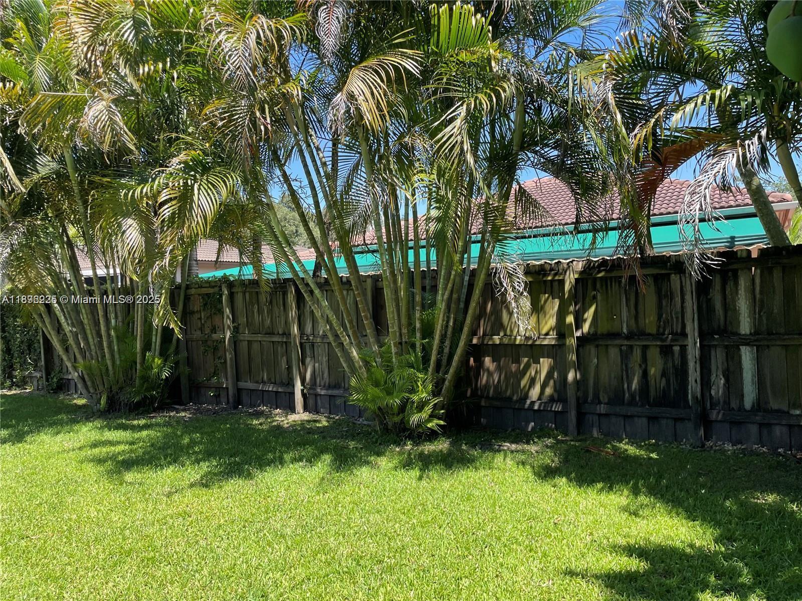 LAROC ESTATES - Residential