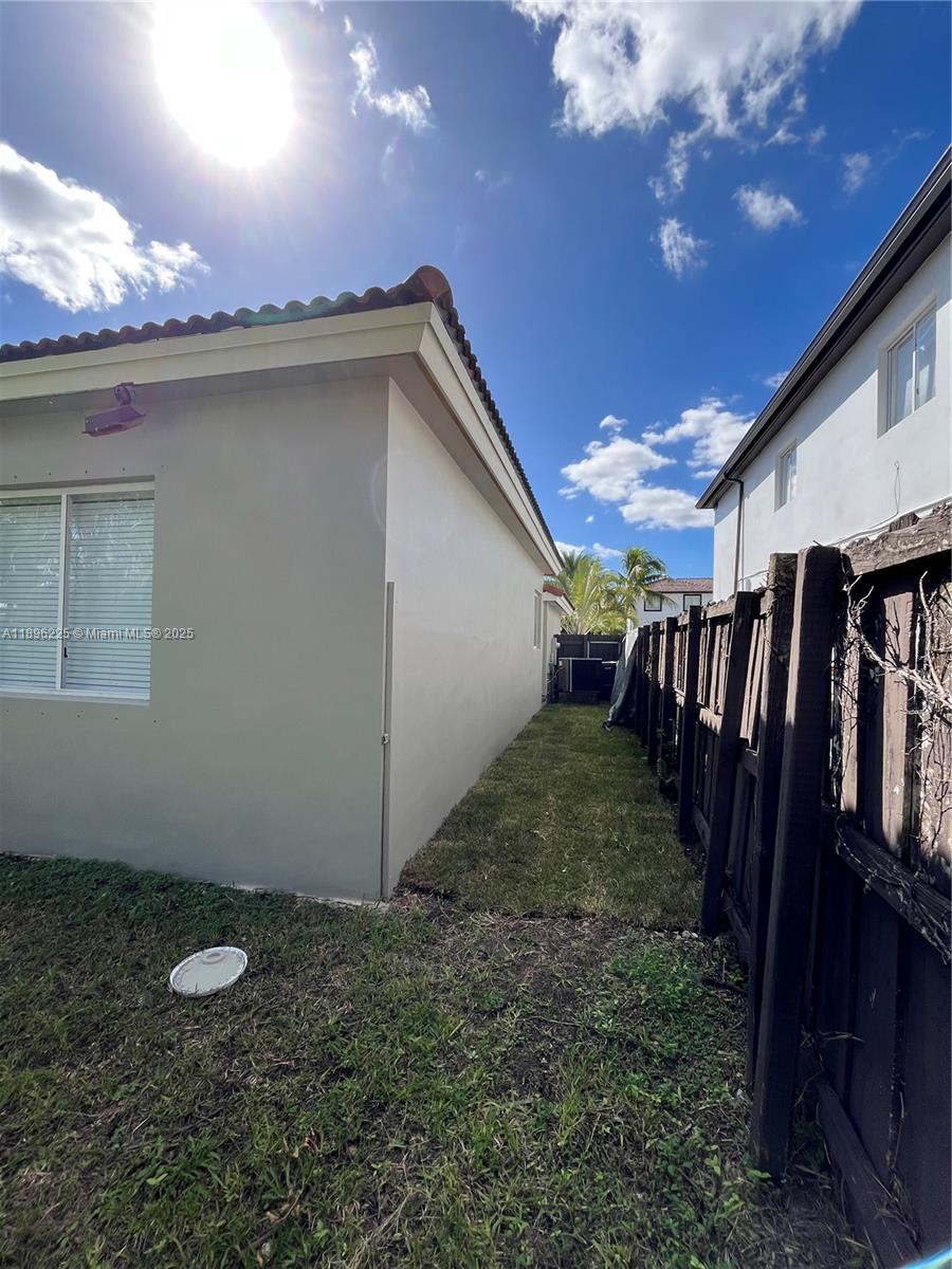 LAROC ESTATES - Residential