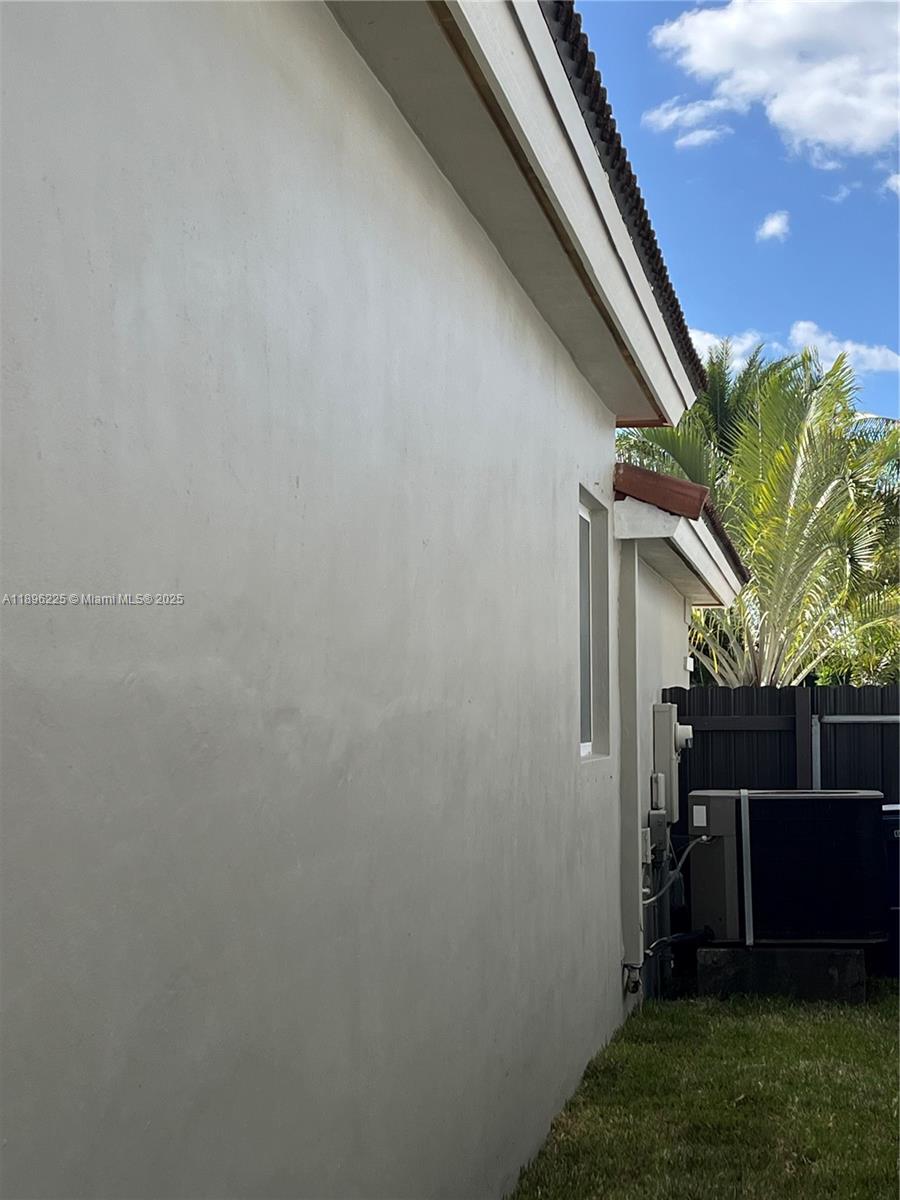 LAROC ESTATES - Residential