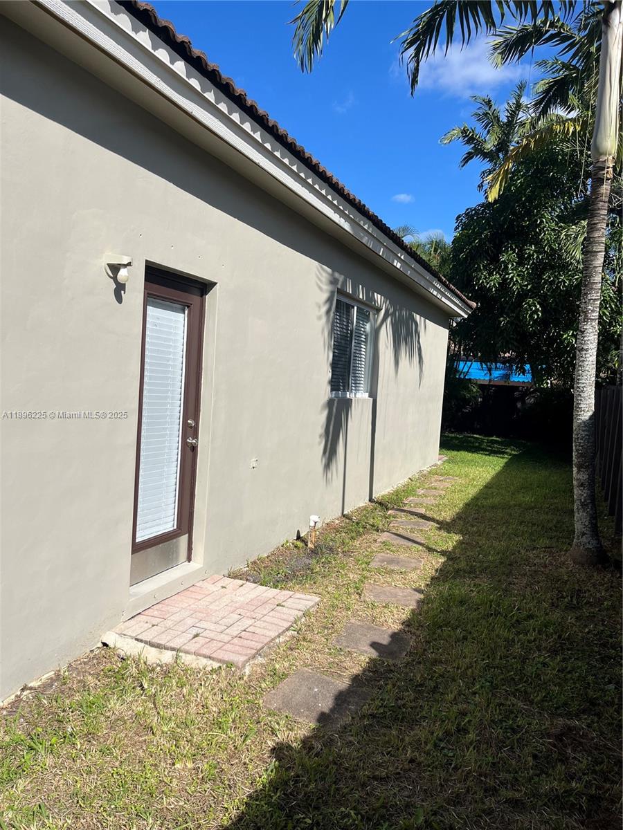 LAROC ESTATES - Residential