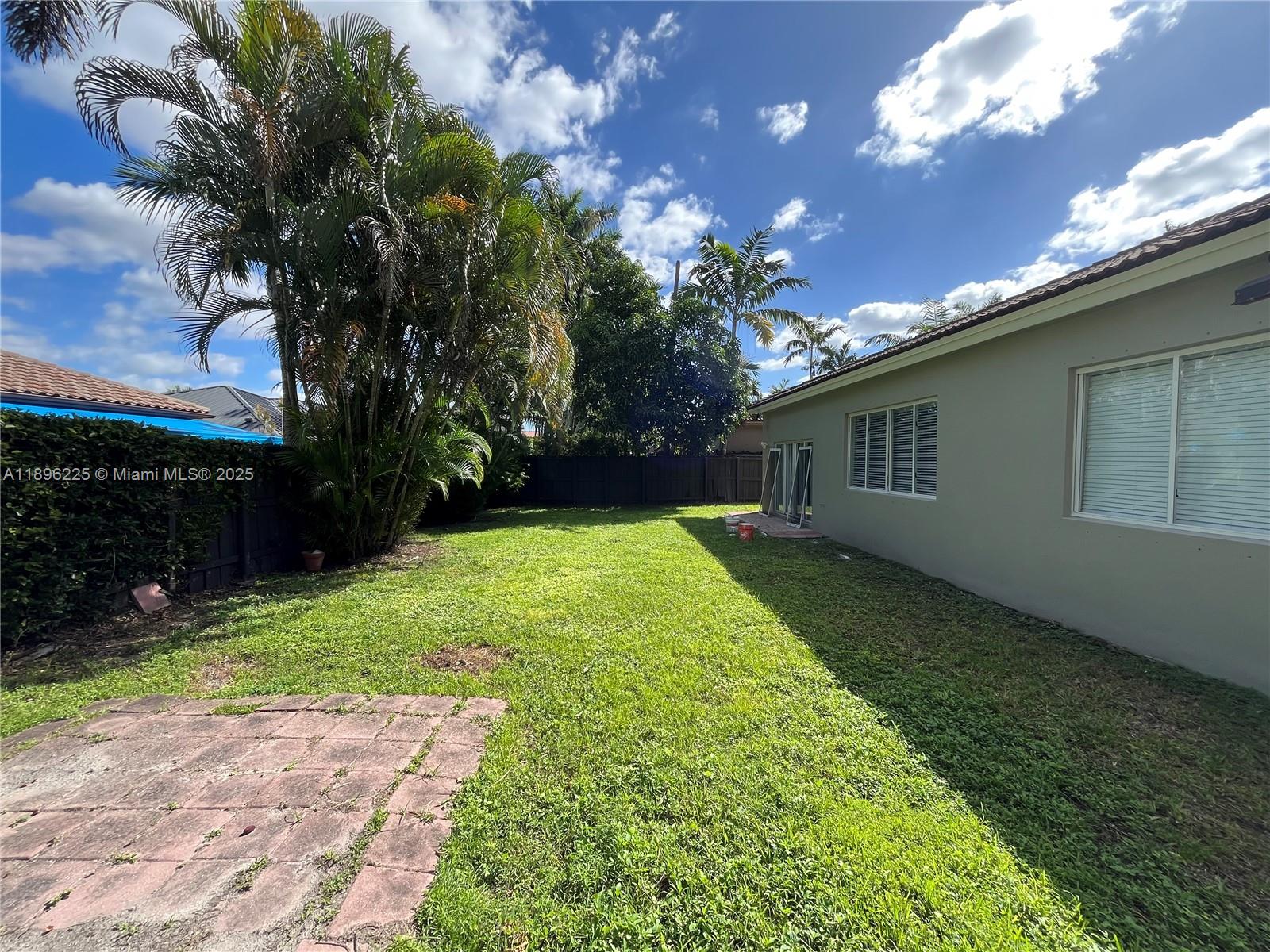 LAROC ESTATES - Residential