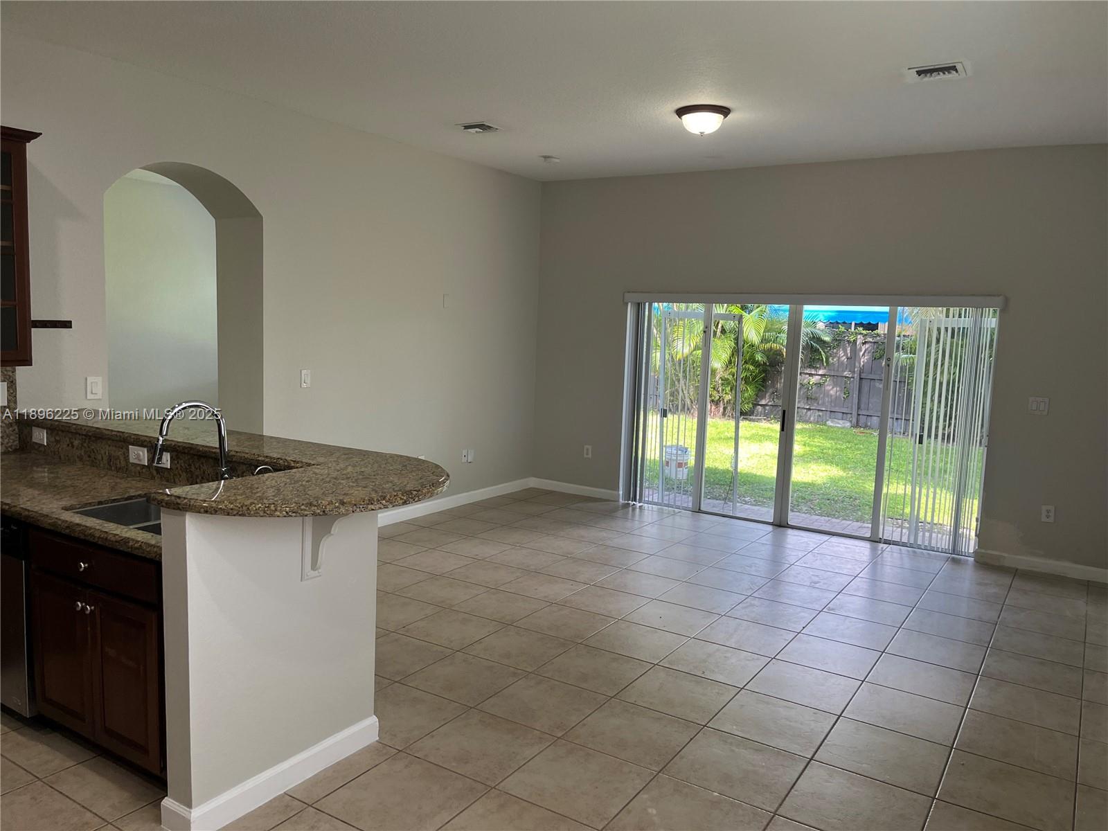 LAROC ESTATES - Residential