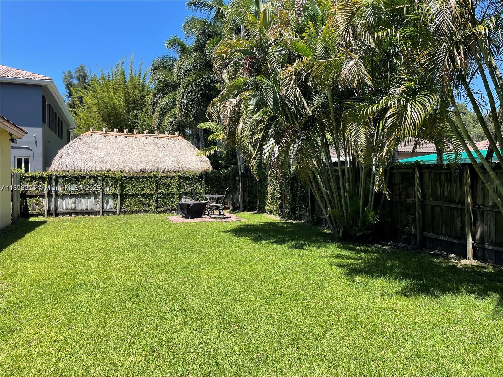 LAROC ESTATES - Residential
