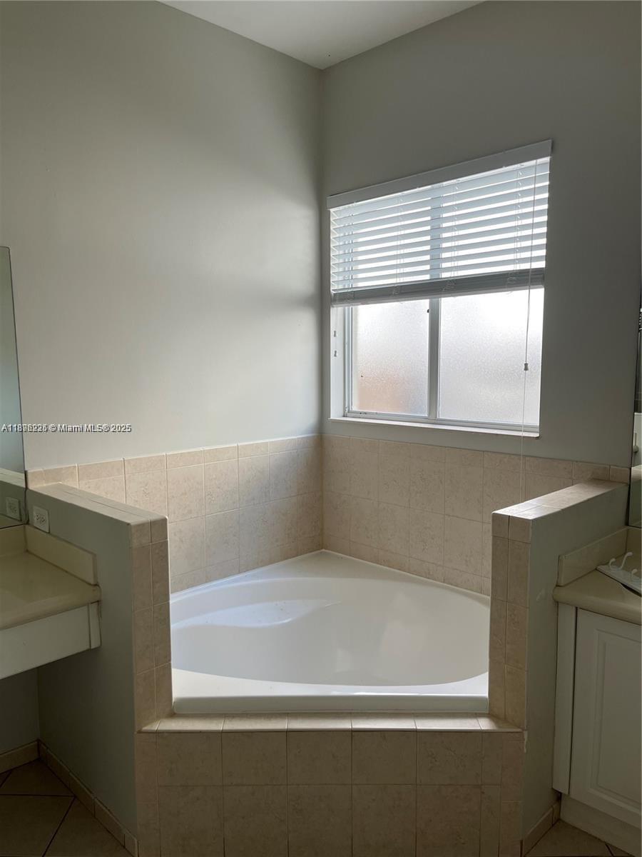 LAROC ESTATES - Residential