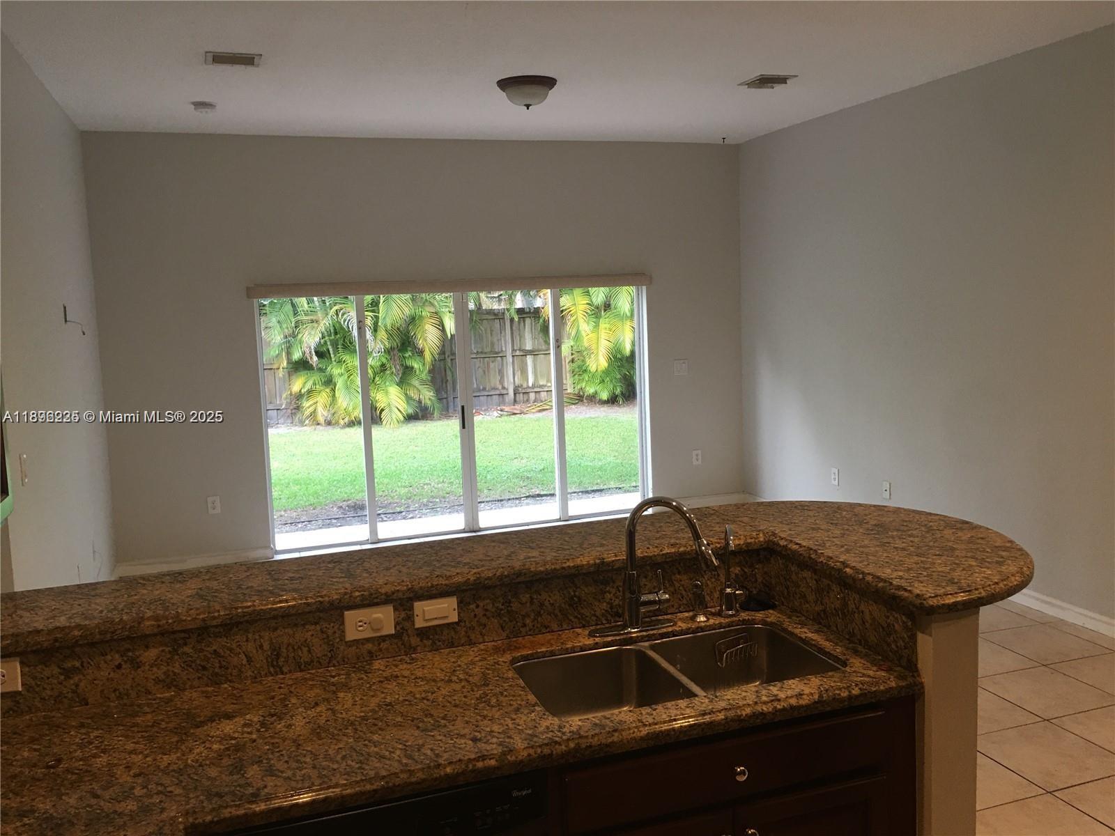 LAROC ESTATES - Residential
