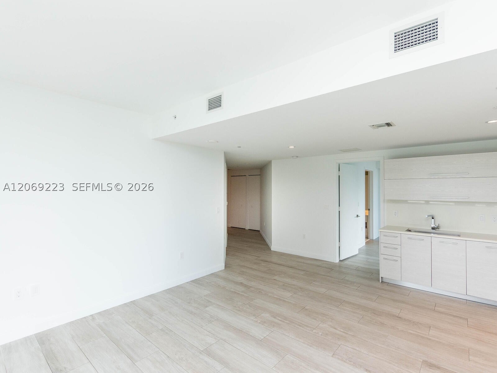 45 SW 9th St 1201